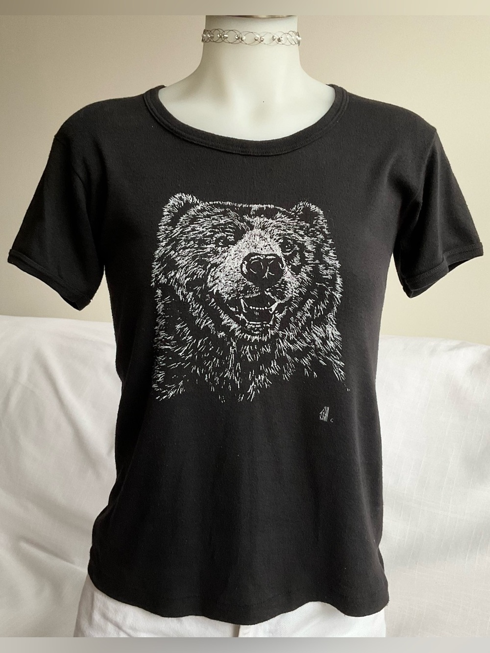 Vintage 80s Grizzly Bear Graphic Fitted Baby Tee Black | Medium
